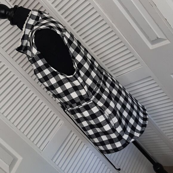 Doublju Black and White Cozy Vest with Pockets and Drawstring Waist - Picture 5 of 12